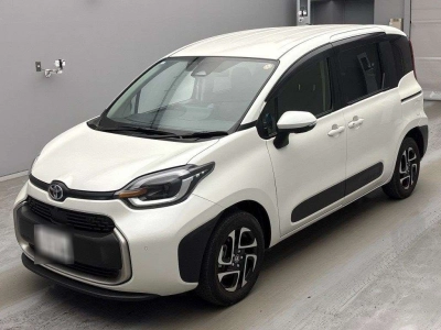 TOYOTA SIENTA — фото