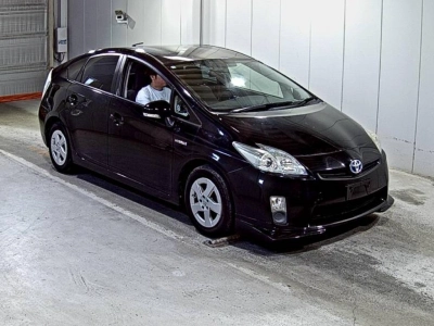 TOYOTA PRIUS — фото