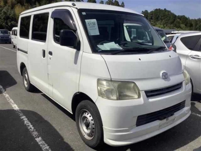 TOYOTA TOWN ACE VAN — фото