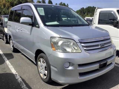TOYOTA NOAH — фото