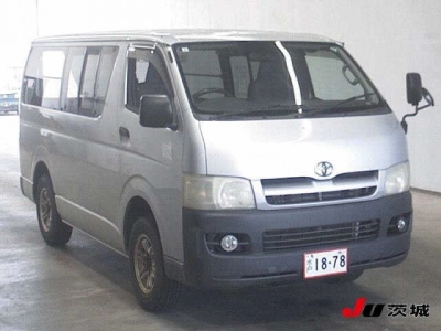 TOYOTA HIACE VAN — фото