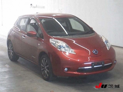 NISSAN LEAF — фото