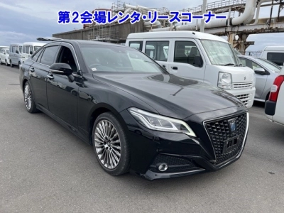 TOYOTA CROWN HYBRID — фото