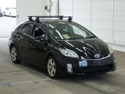 TOYOTA PRIUS — фото