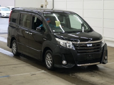 TOYOTA NOAH — фото