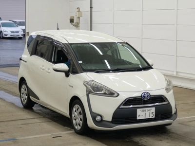 TOYOTA SIENTA — фото