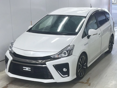 TOYOTA PRIUS ALPHA — фото
