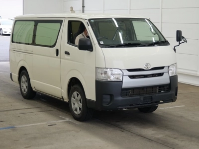 TOYOTA HIACE — фото