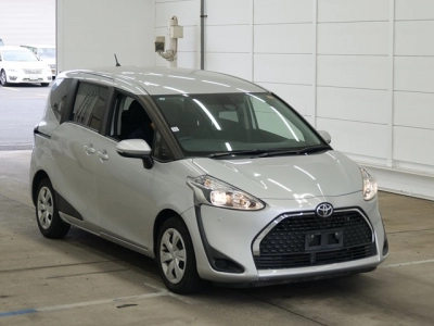 TOYOTA SIENTA — фото