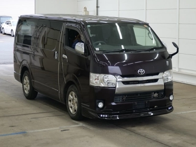TOYOTA HIACE — фото