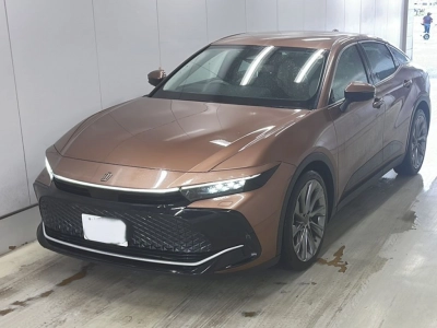 TOYOTA CROWN CROSSOVER — фото