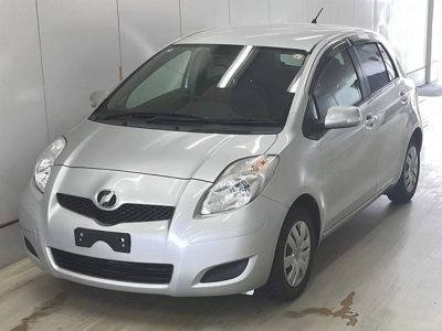 TOYOTA VITZ — фото