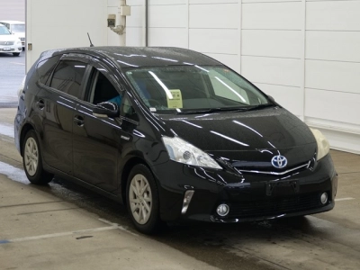 TOYOTA PRIUS ALPHA — фото