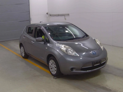 NISSAN LEAF — фото
