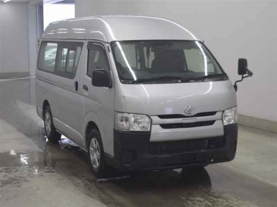 TOYOTA HIACE VAN — фото