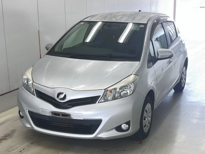 TOYOTA VITZ — фото
