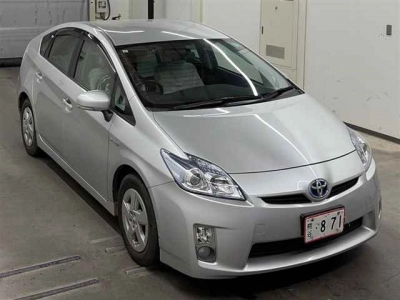 TOYOTA PRIUS — фото