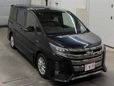 TOYOTA NOAH — фото