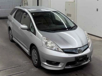 HONDA FIT SHUTTLE HYBRID — фото