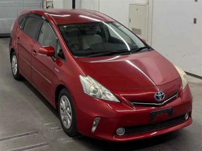 TOYOTA PRIUS ALPHA — фото