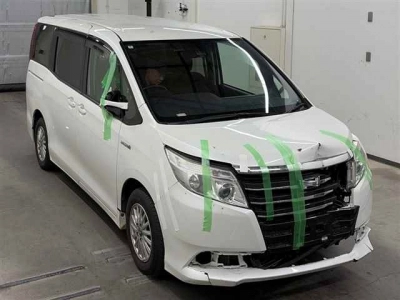 TOYOTA NOAH — фото