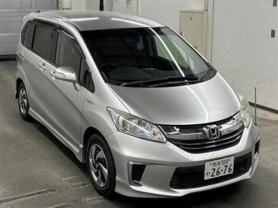 HONDA FREED HYBRID — фото