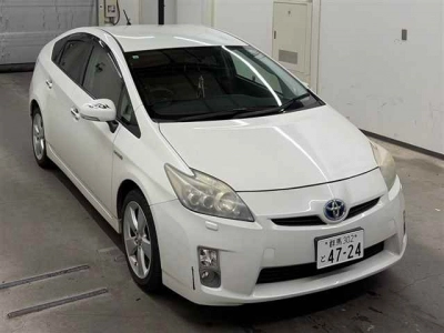 TOYOTA PRIUS — фото