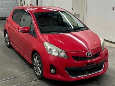 TOYOTA VITZ — фото