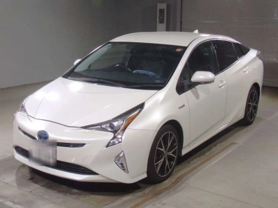 TOYOTA PRIUS — фото