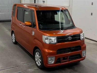 TOYOTA PIXIS MEGA — фото
