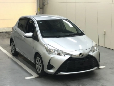 TOYOTA VITZ — фото