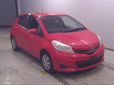 TOYOTA VITZ — фото
