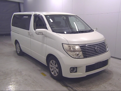 NISSAN ELGRAND — фото