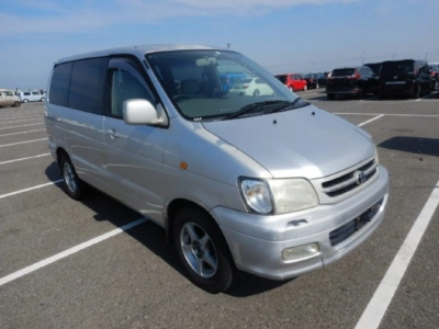 TOYOTA NOAH — фото