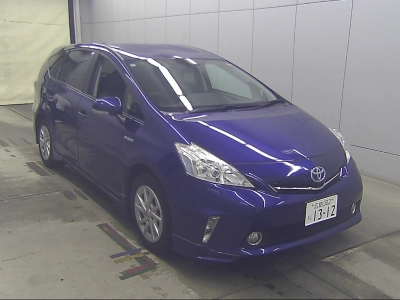 TOYOTA PRIUS ALPHA — фото