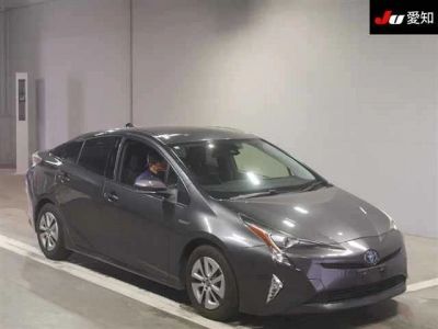 TOYOTA PRIUS — фото