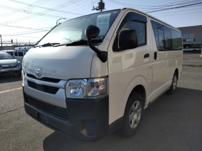 TOYOTA HIACE — фото