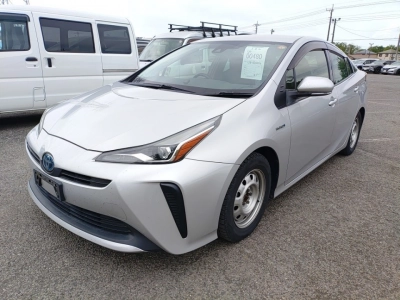 TOYOTA PRIUS — фото