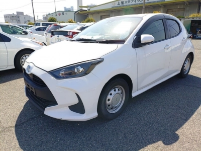 TOYOTA YARIS — фото