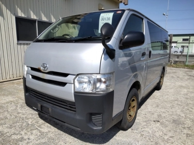 TOYOTA HIACE — фото