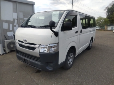 TOYOTA HIACE — фото