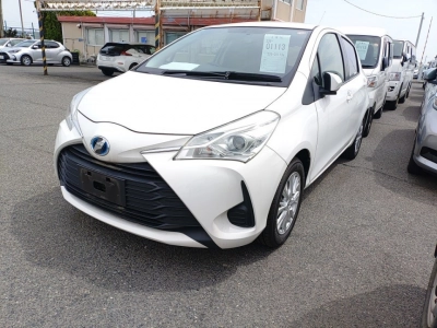 TOYOTA VITZ — фото