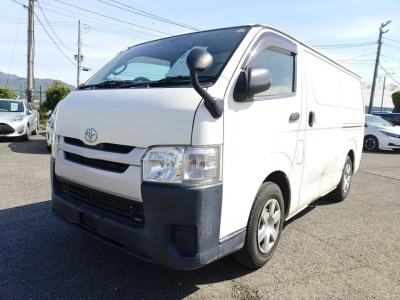 TOYOTA HIACE — фото