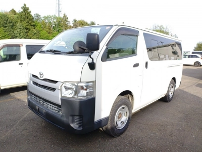 TOYOTA HIACE — фото