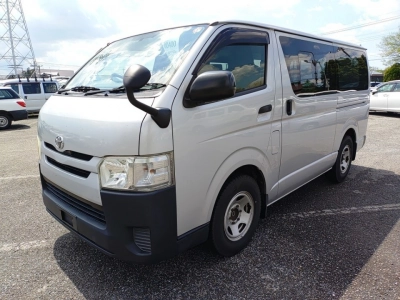 TOYOTA HIACE — фото
