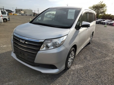 TOYOTA NOAH — фото