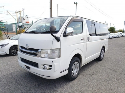 TOYOTA HIACE — фото