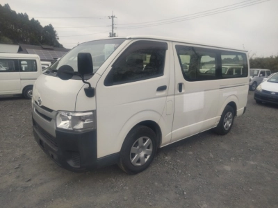 TOYOTA HIACE — фото