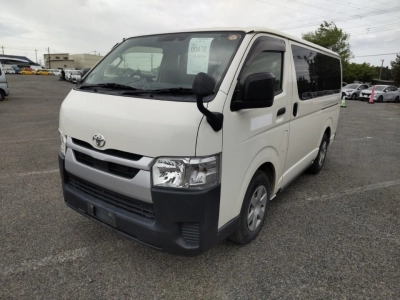 TOYOTA HIACE — фото