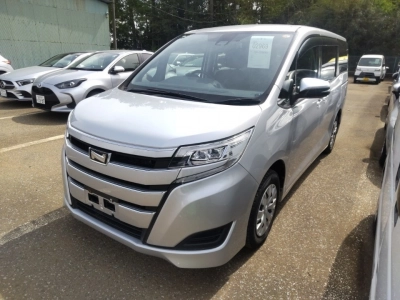 TOYOTA NOAH — фото